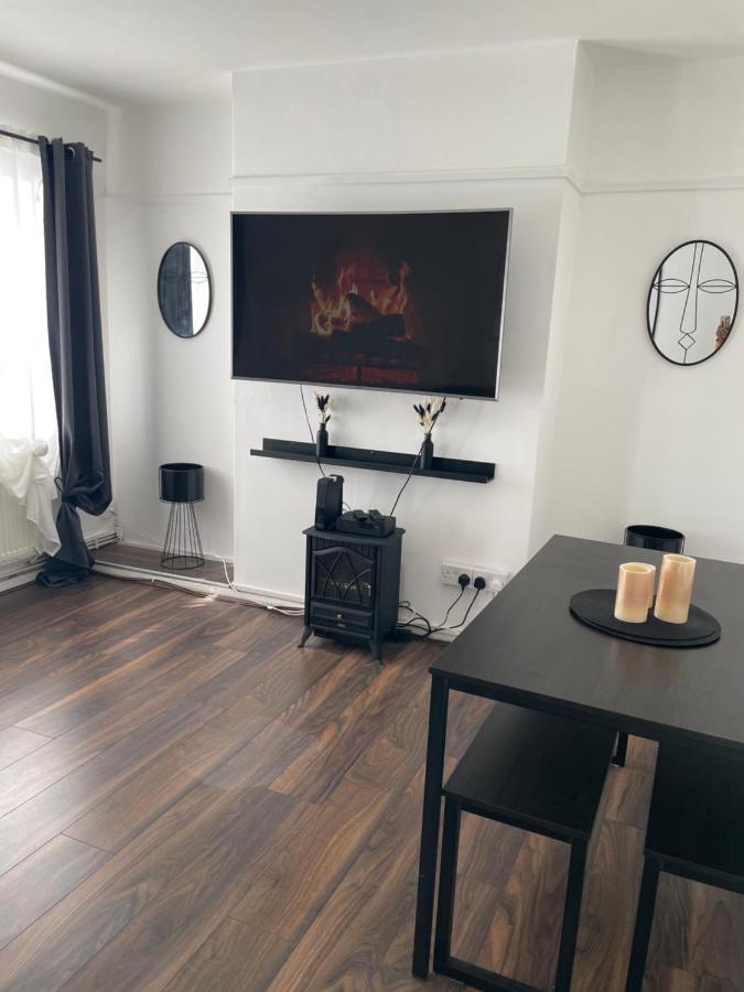 Lovely 2Bedroom 4Mins From Wimbledon Station London Ngoại thất bức ảnh